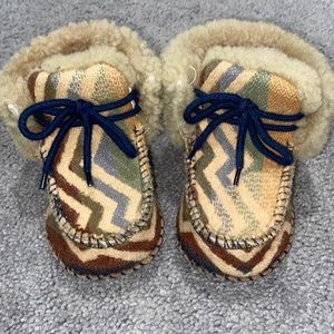 UGG Pendleton toddler moccasins Size 4/5